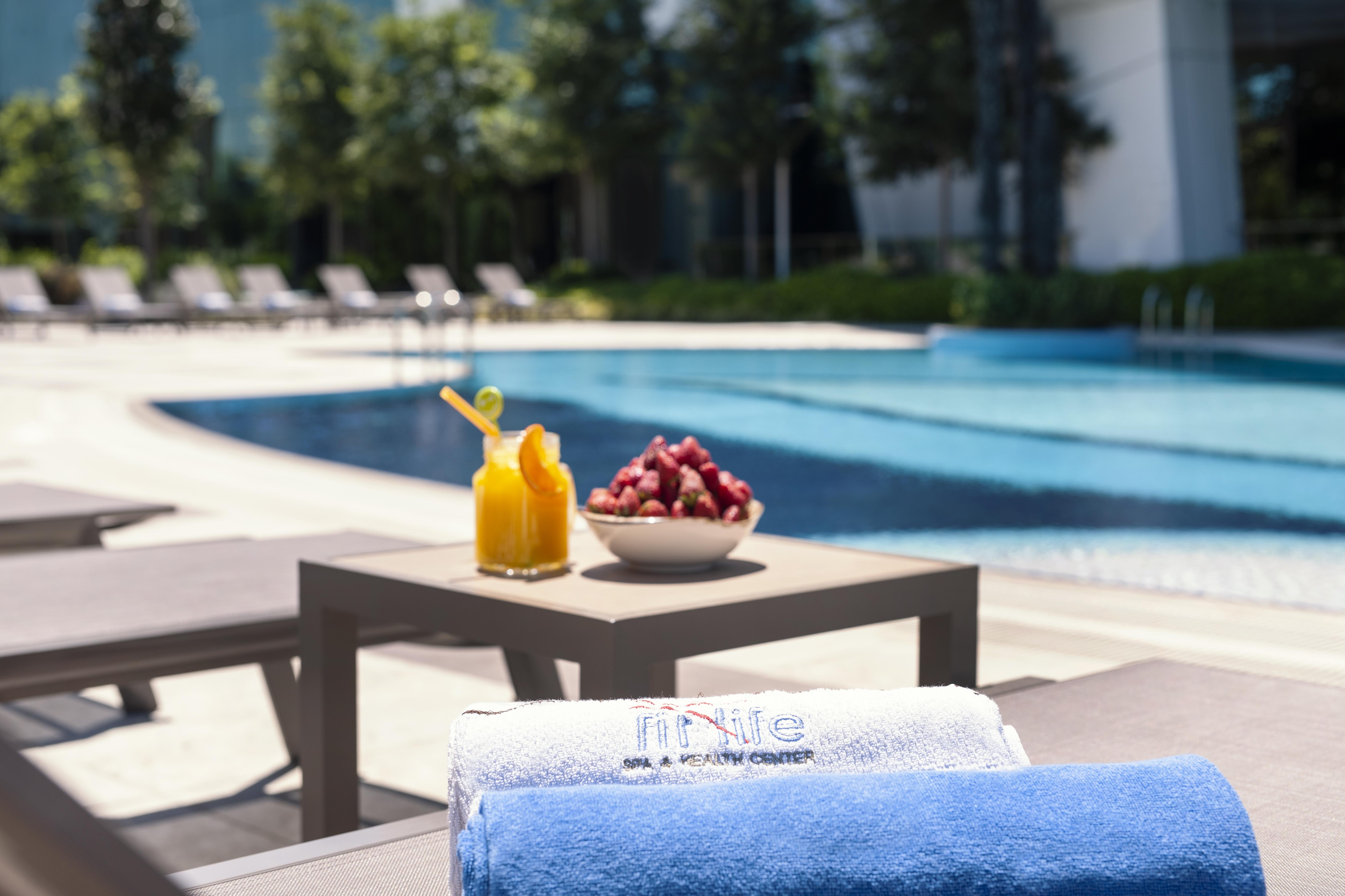 エリート ワールド ヨーロッパ ホテル イスタンブール エクステリア 写真 Pool at the hotel