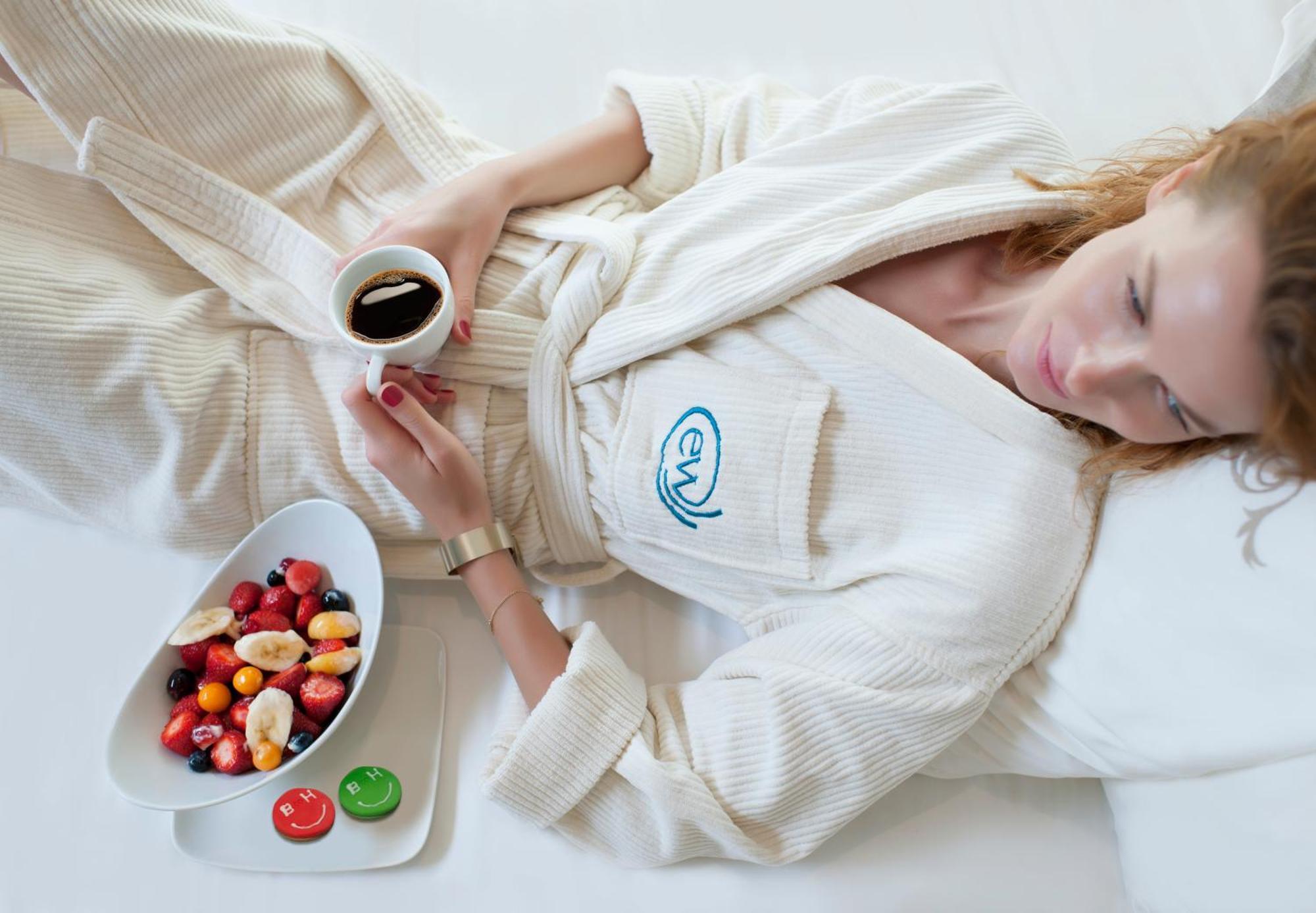 エリート ワールド ヨーロッパ ホテル イスタンブール エクステリア 写真 A woman wearing a bathrobe